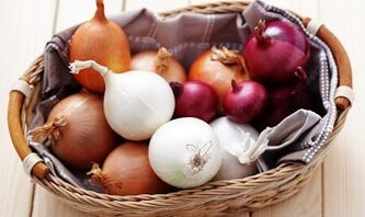 Onions relieve the intestines from the invasion of the helminths