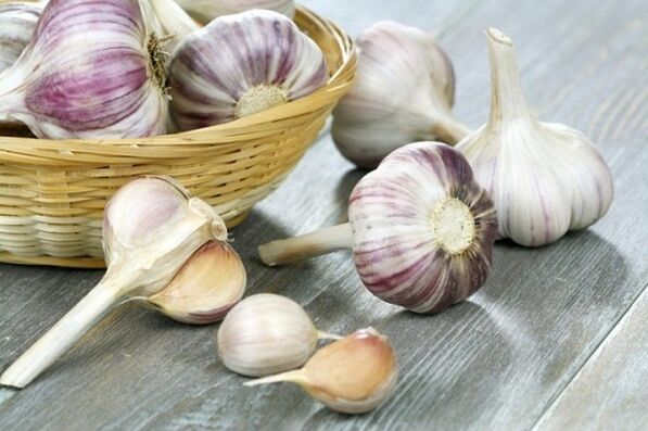 Garlic from parasites in the body